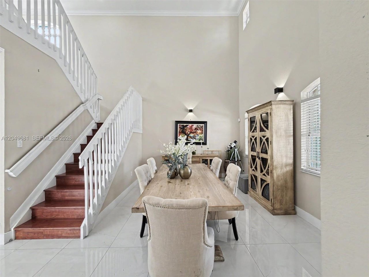 16519-sw-67-terrace-miami-home-for-sale-dining-area