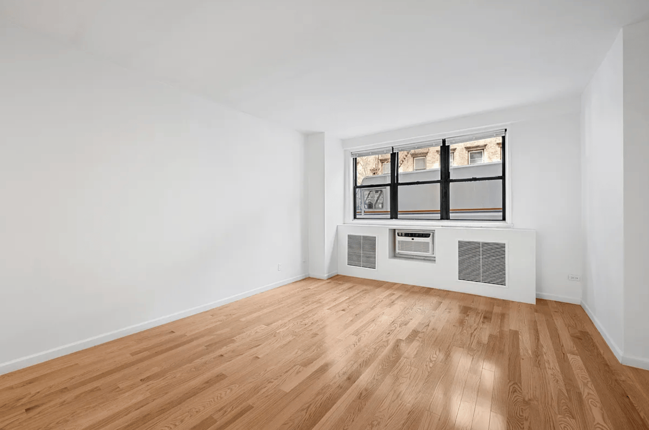 330 Third Avenue #1J