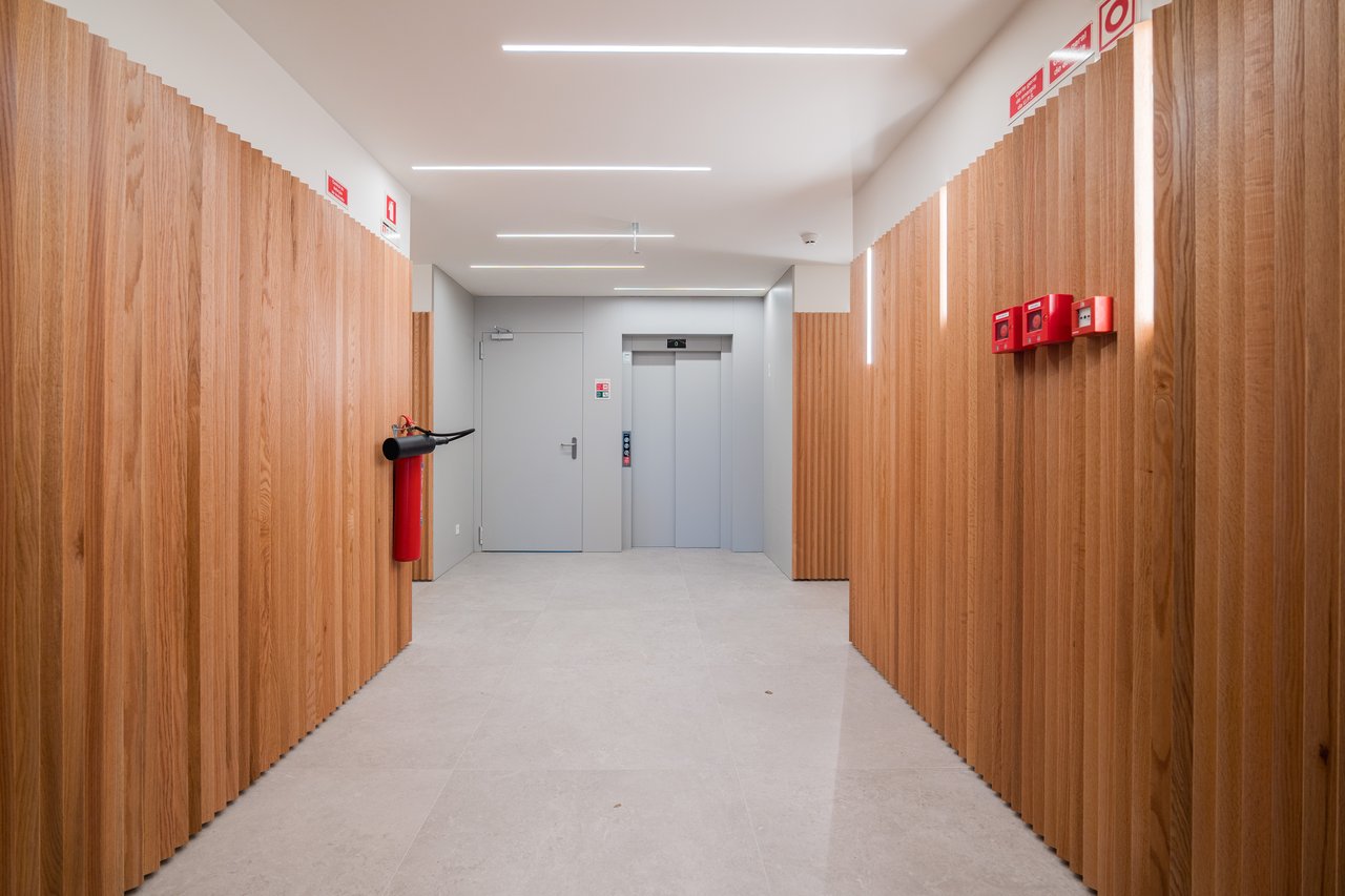 Luxurious 4-Bedroom Sea-View Apartment with Expansive Terrace and Parking in Vila Nova de Gaia