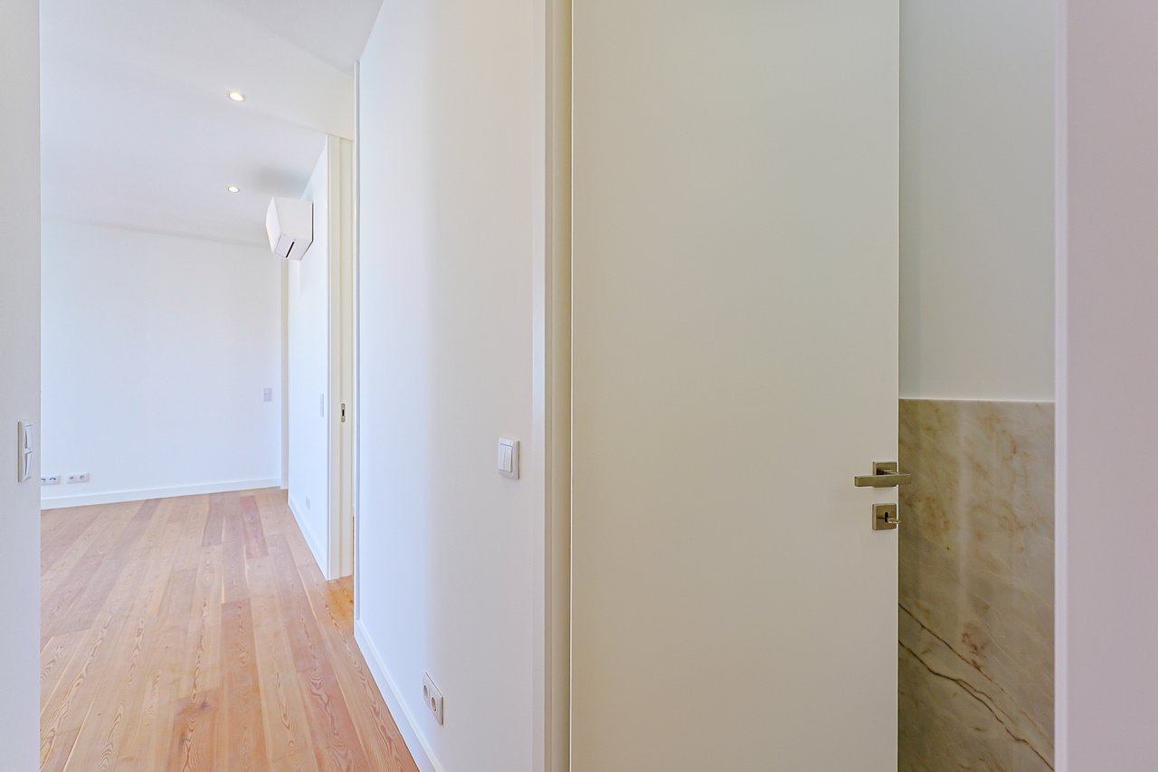 Elegant New T2 Apartment with Two Suites in Monte Estoril