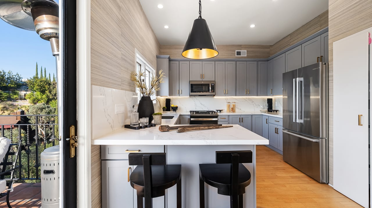 2591 Leicester Dr, Hollywood Hills