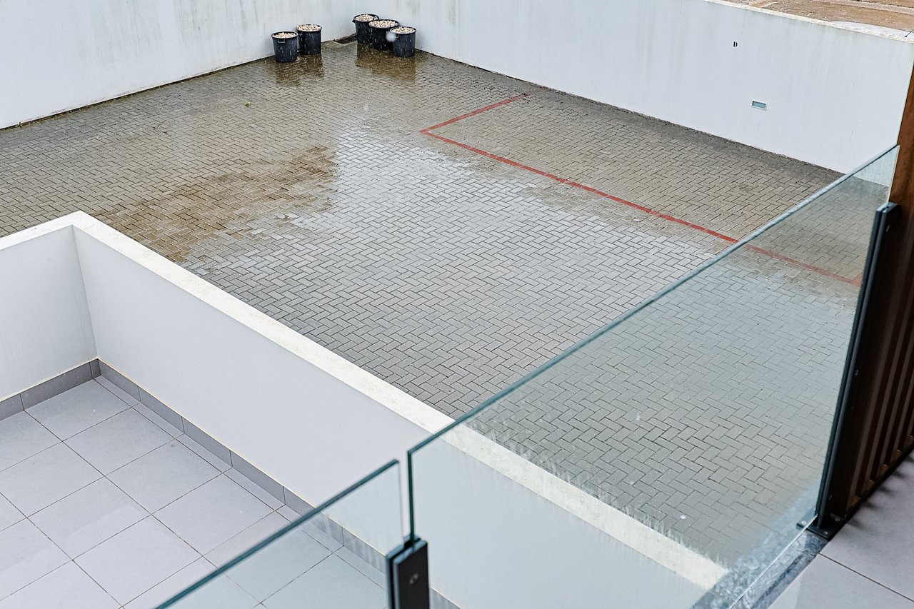 Modern 2-Bed, 2-Bath Apartment in Central Marinha Grande – Near Nazaré