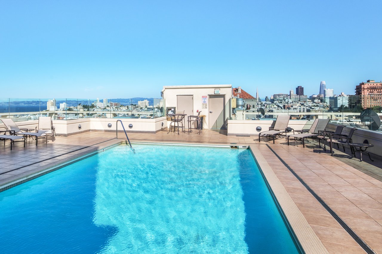 Contemporary Pacific Heights 1 Bedroom + Den