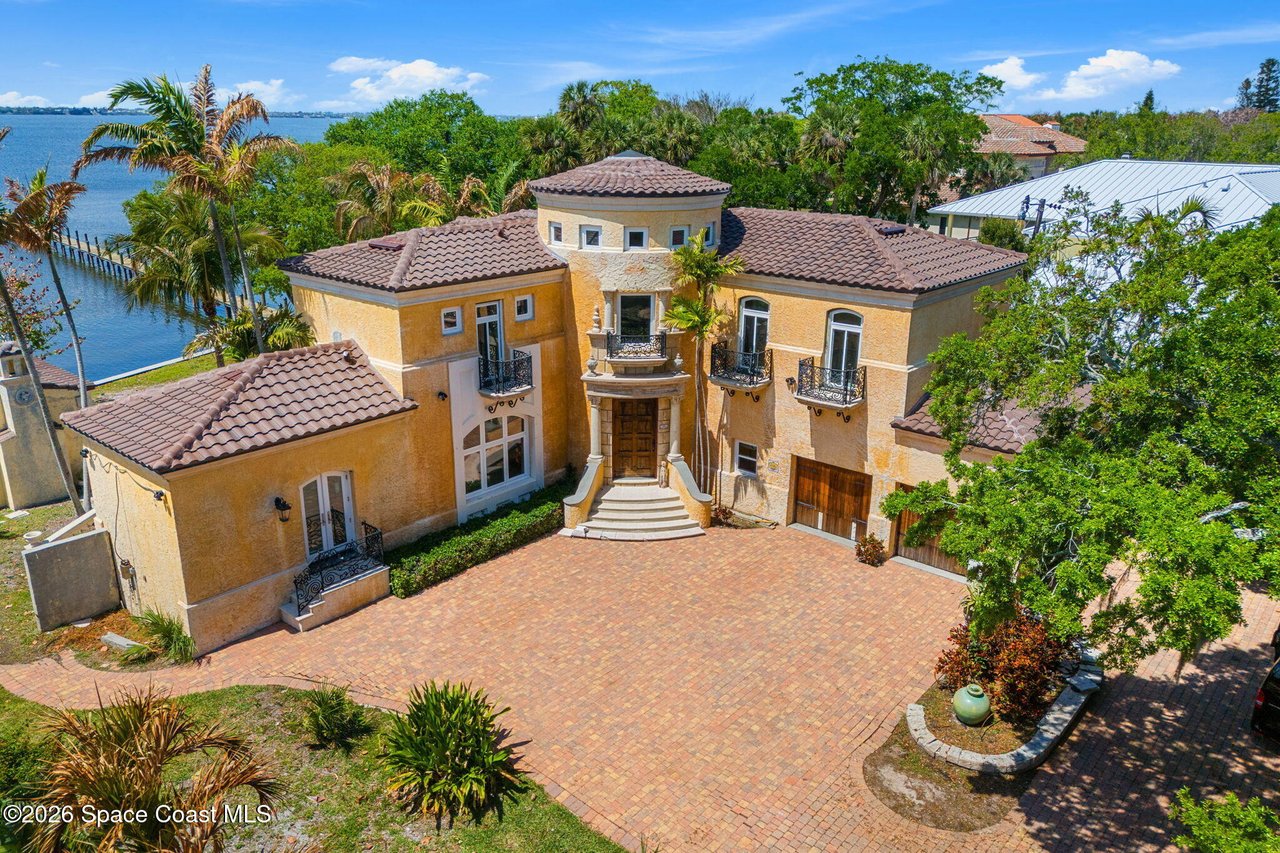 1000 N Riverside Dr