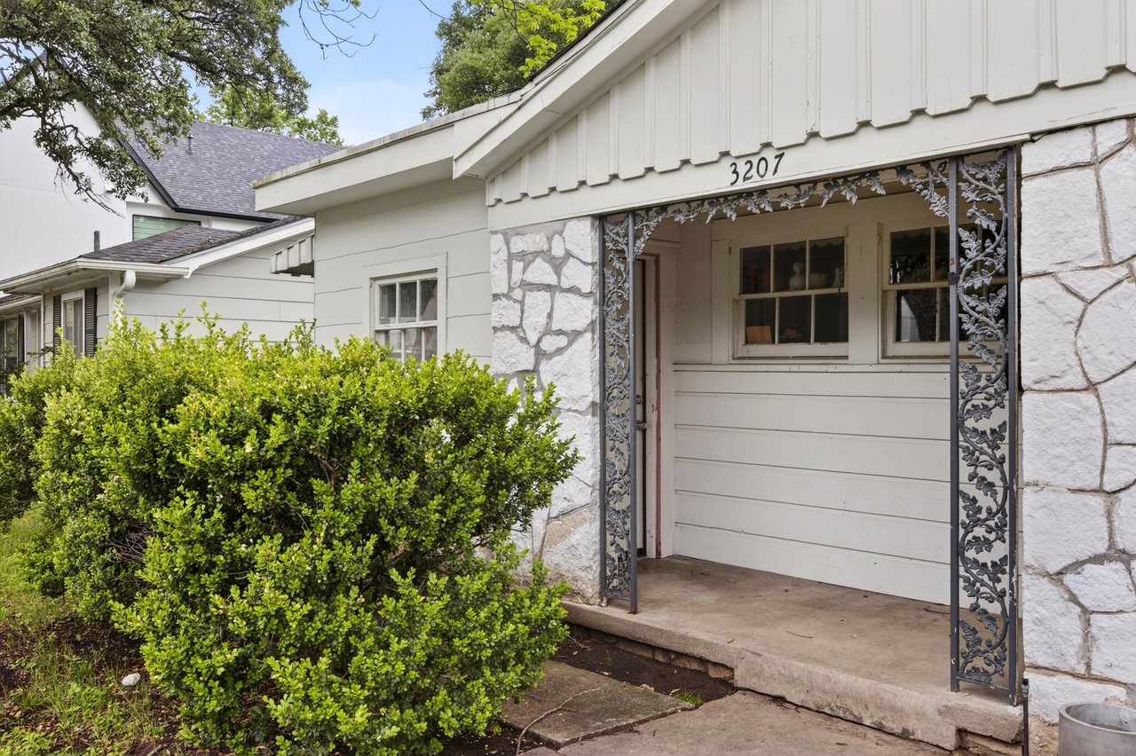 3207 Bridle Path