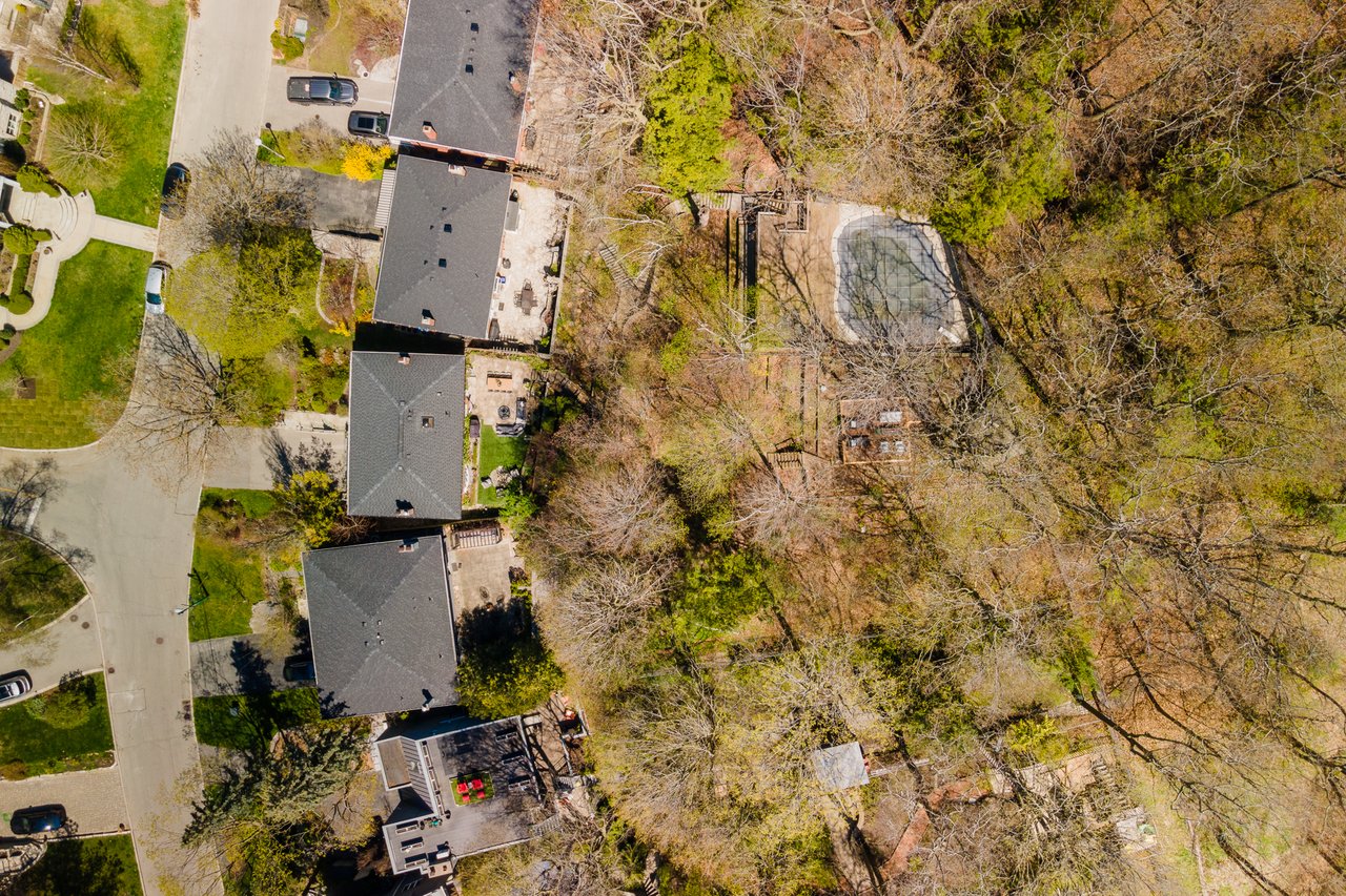 31 Fallingbrook Dr