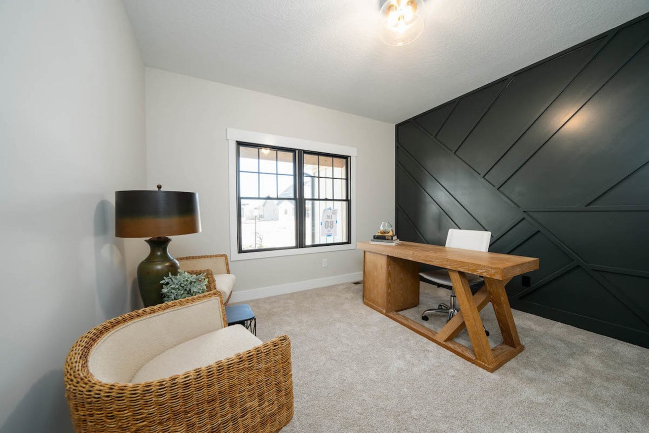 137 W Basalt Dr