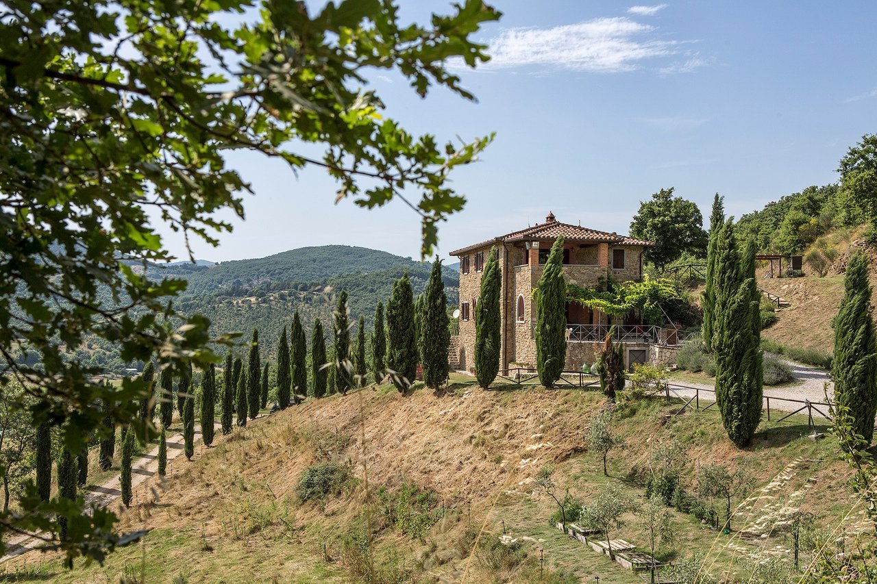 Hill Top Farmhouse with Swimming Pool