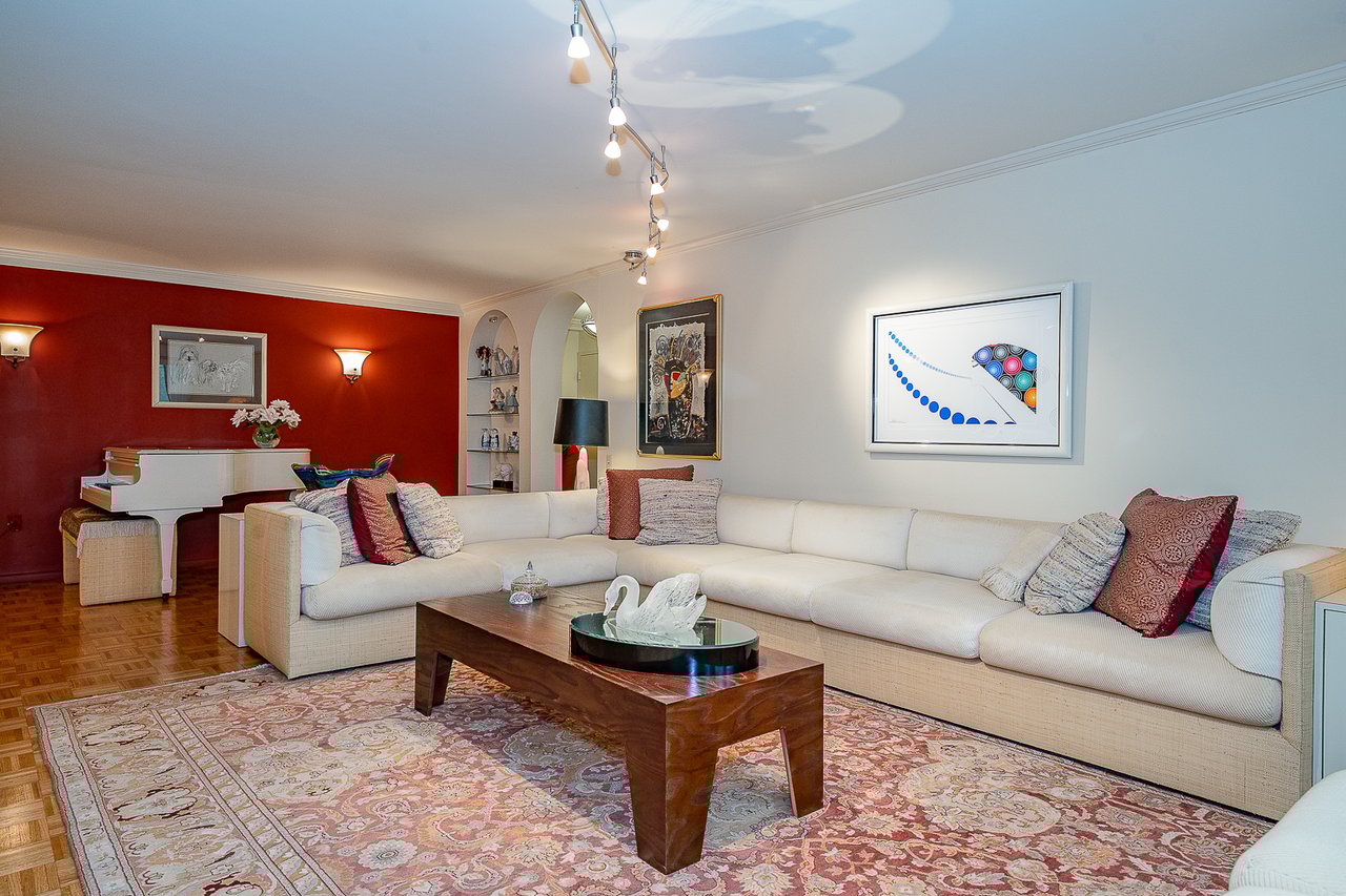 Price Improvement!!! Fab 3 bed 2.5 bath Main Line Condo