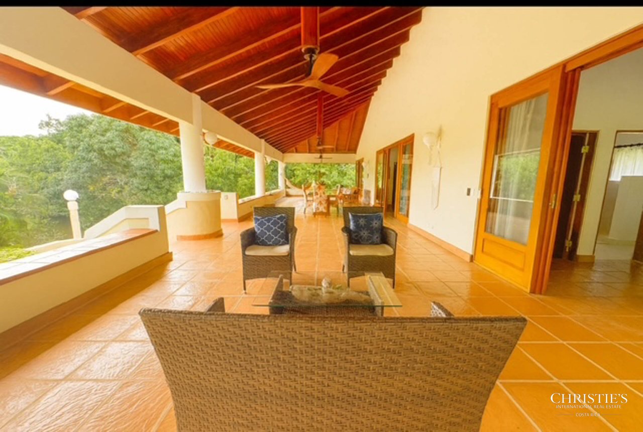 Tambor Cottage on the Pond