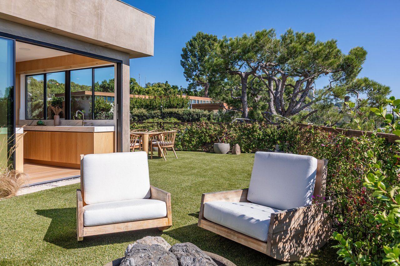 1705 Carla Ridge, Beverly Hills