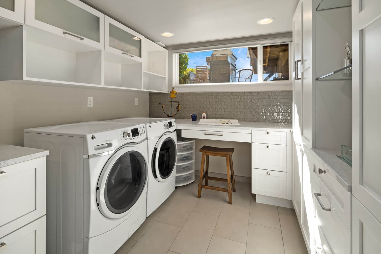 4105 SW Holly Street