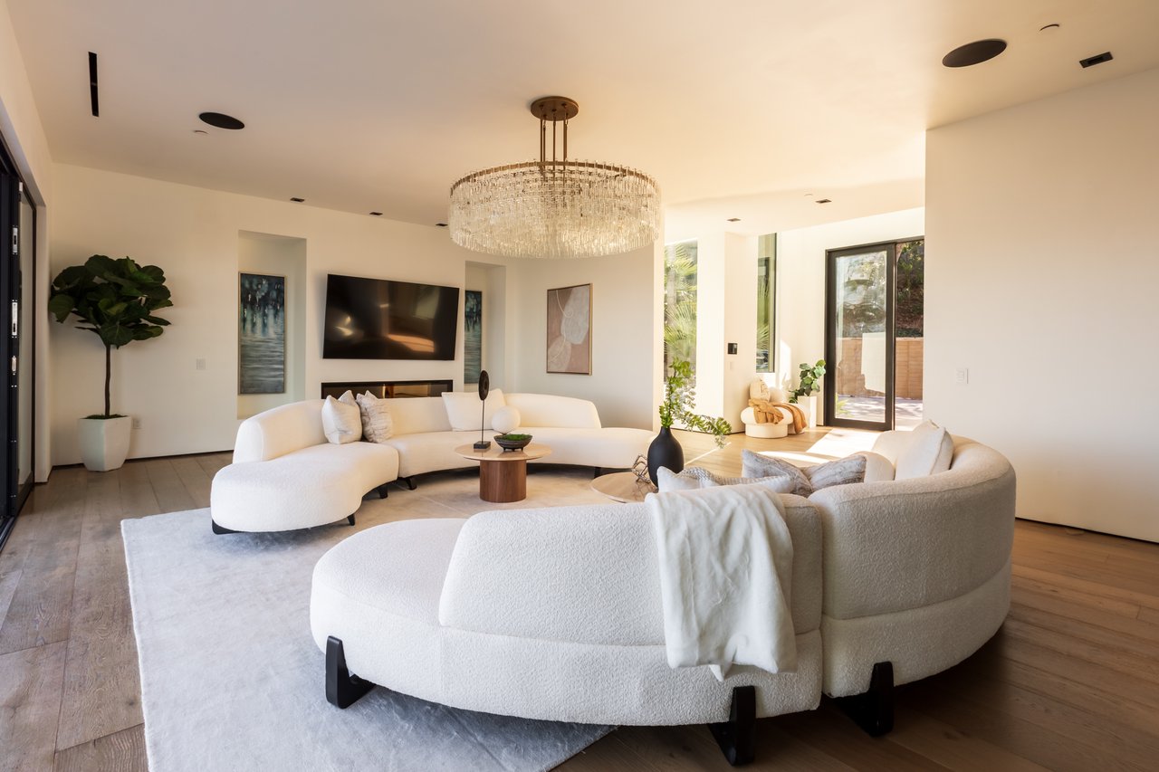 13331 Mulholland Dr, Beverly Hills