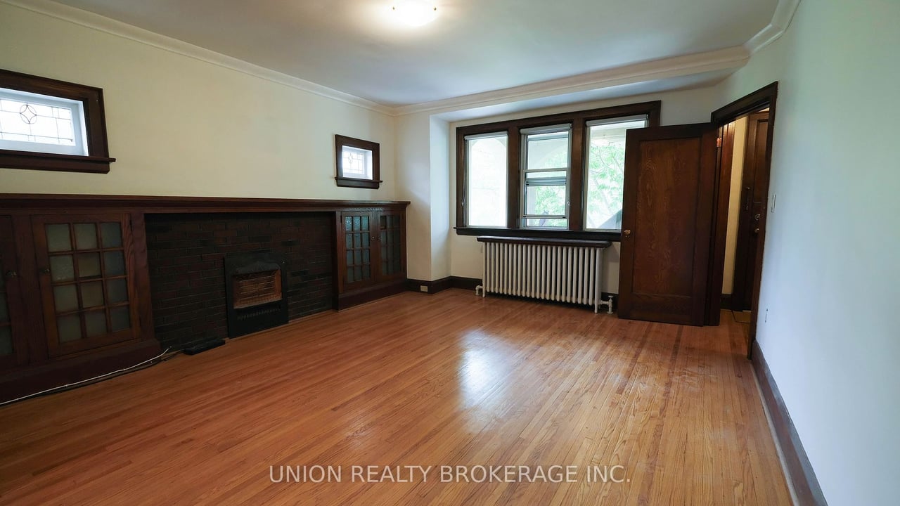 53 Wineva Ave, Upper