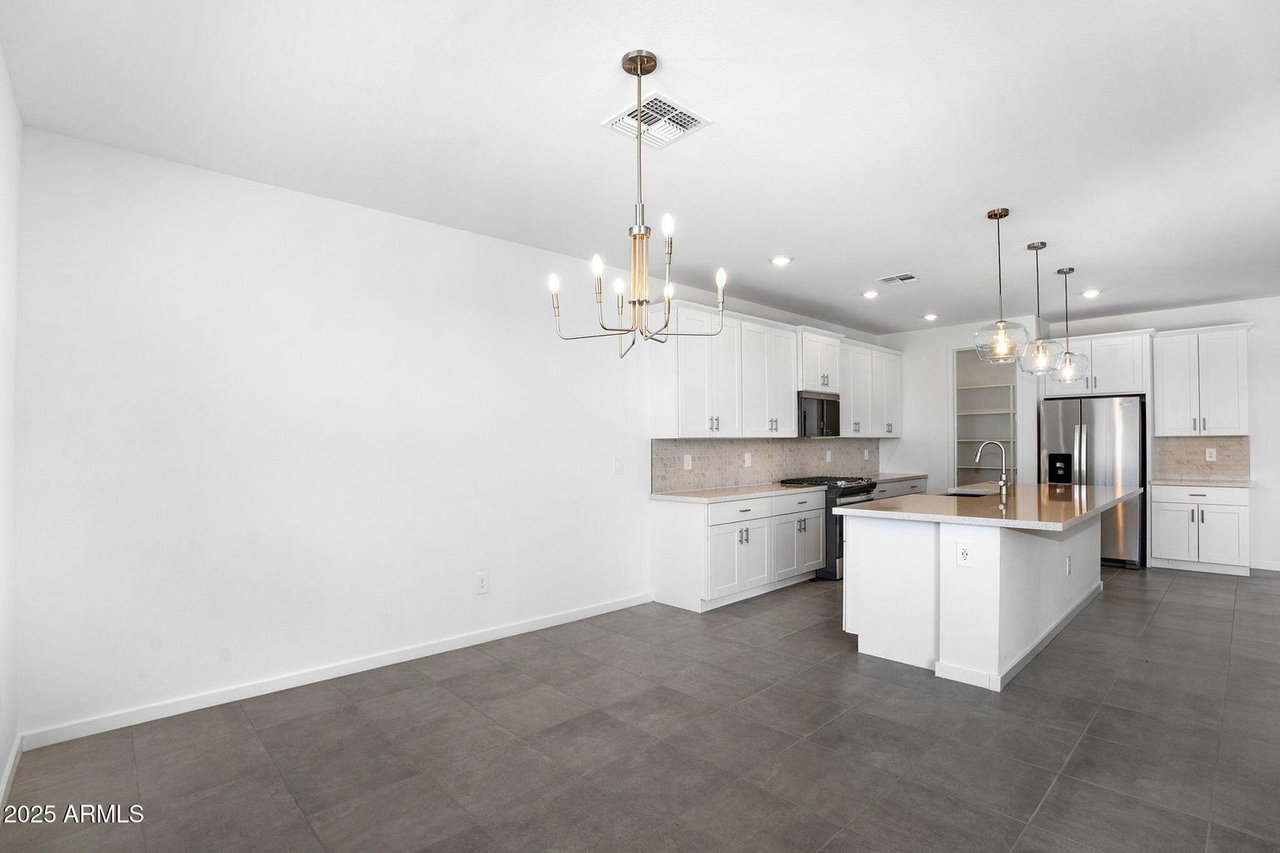 4811 W HUNTER Trail
