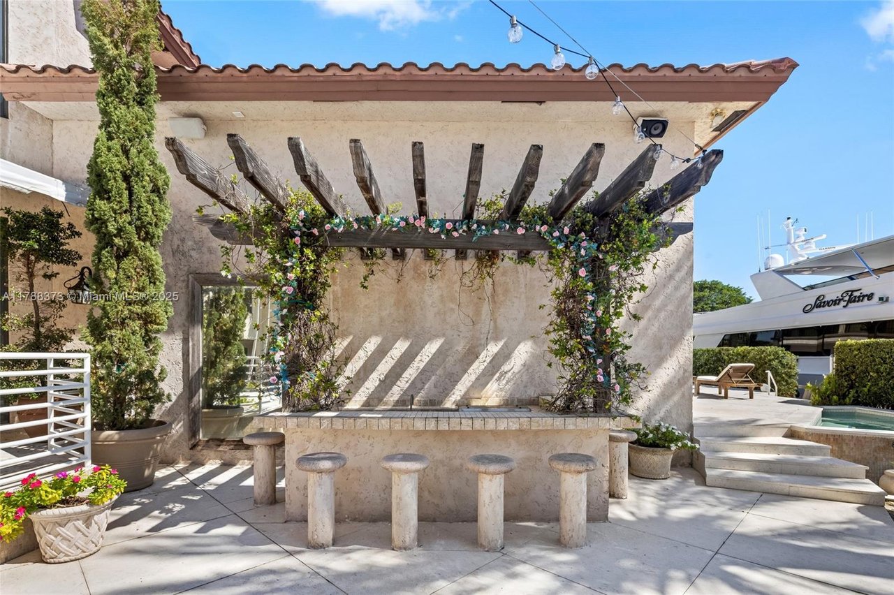 600 Isle Of Palms Dr