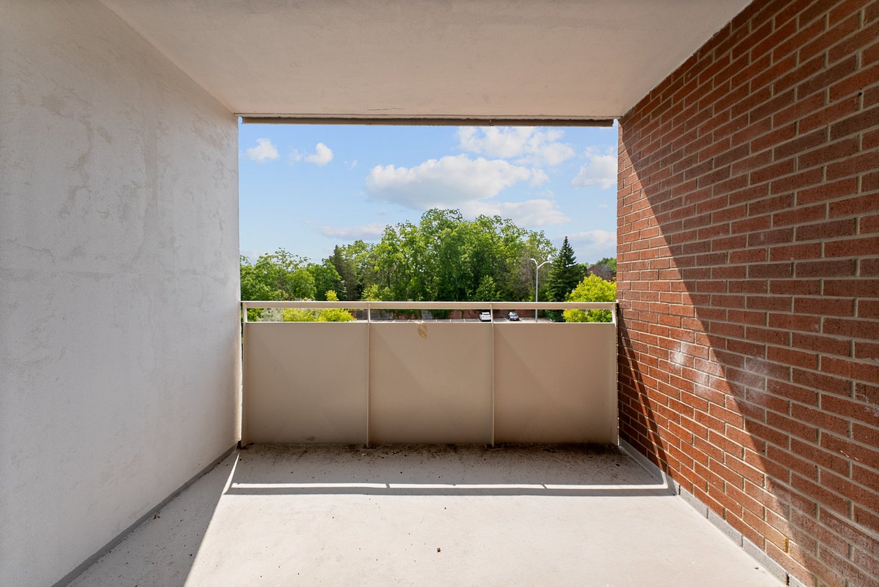 10330 Yonge Street W Unit: 404