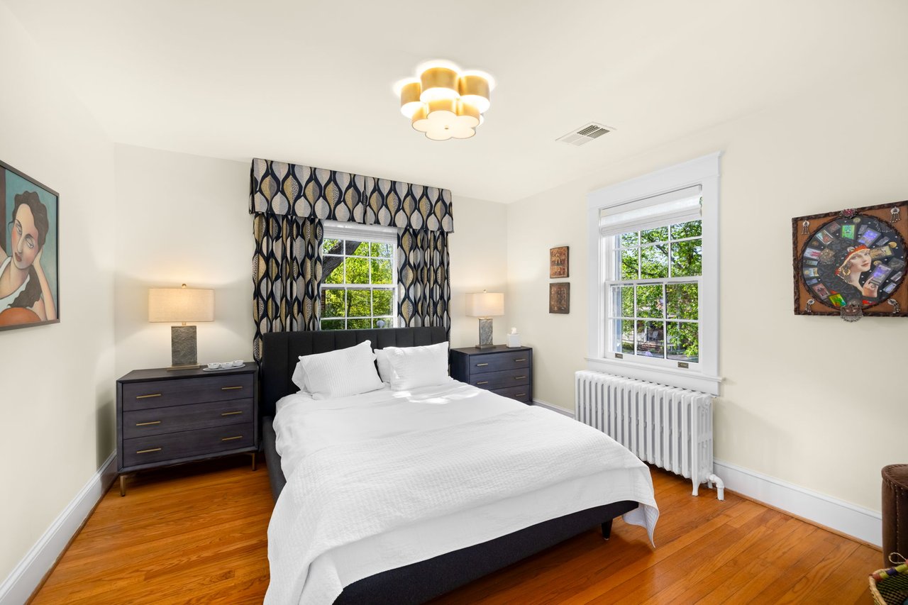 22 W OAK STREET