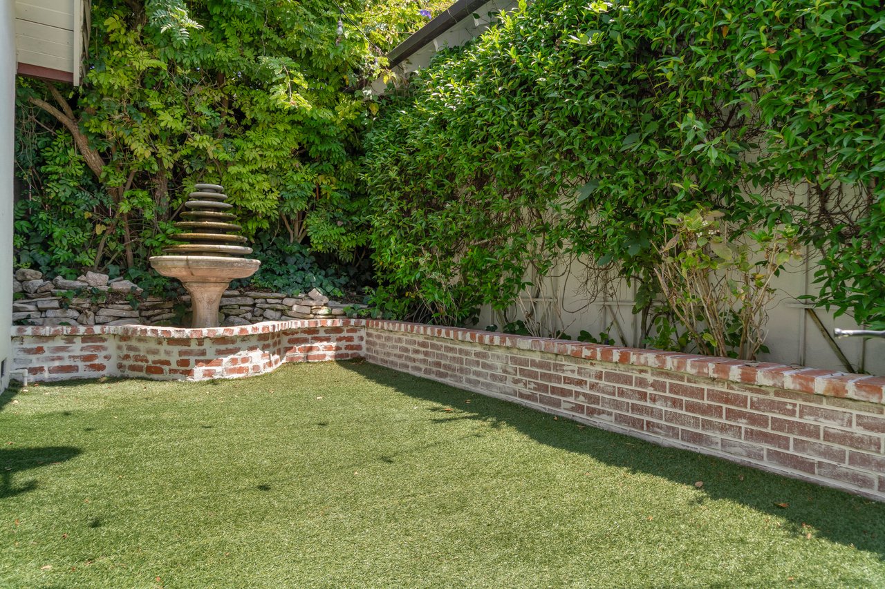 2116 Palos Verdes Drive W