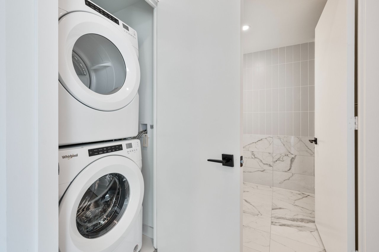 327 King Street W Unit: 4704