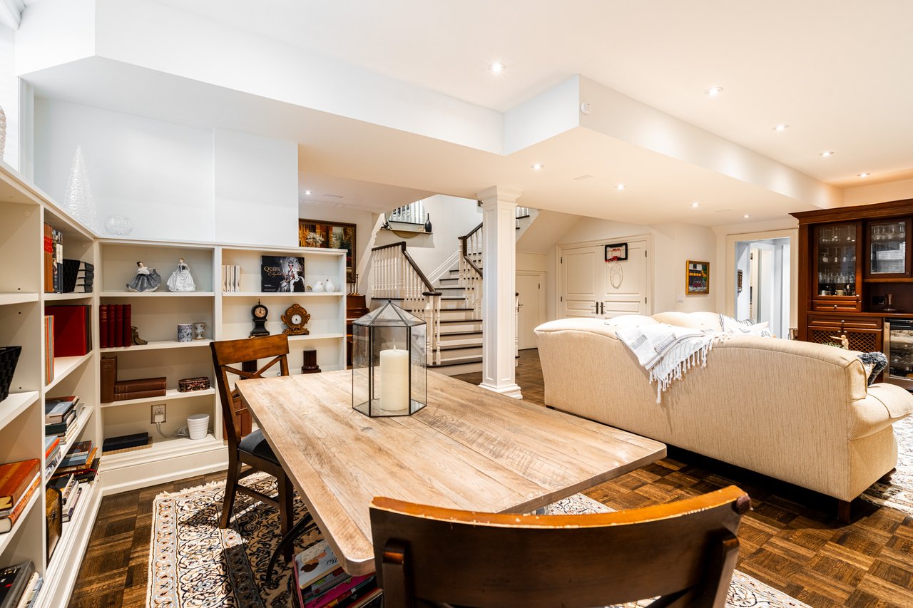 275 Glen Manor Dr E