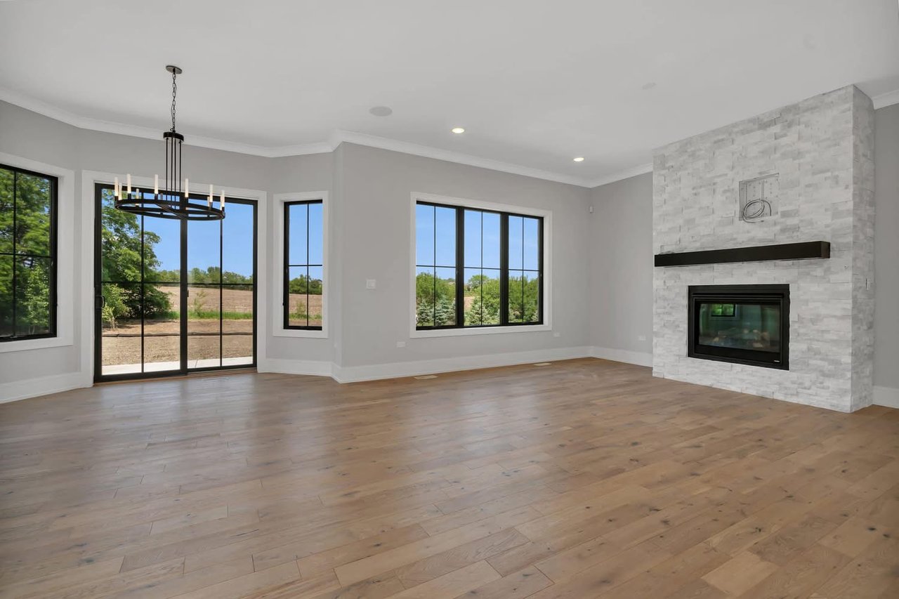Custom Fireplaces & Woodwork