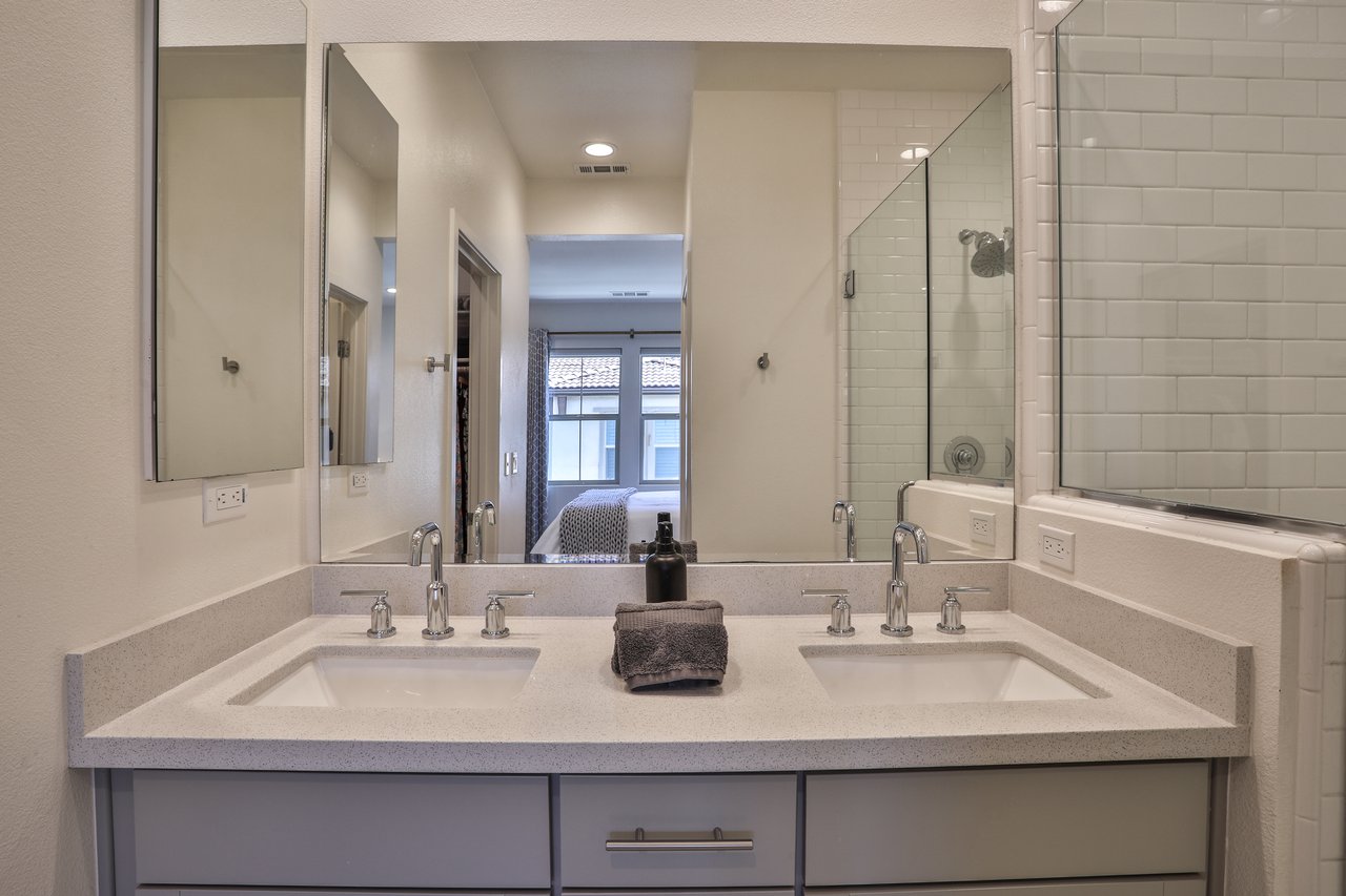 608 White Oaks, Lake Forest