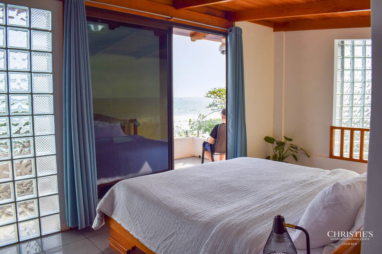 Hotel Las Tortugas - Legendary Beachfront Boutique Hotel 