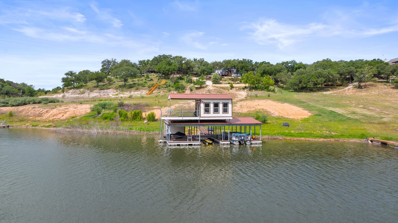 907 Lake Shore Dr.