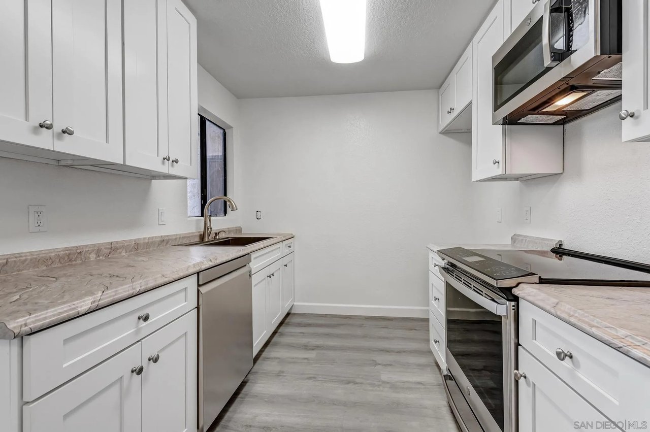 9889 Caminito Marlock, Unit 11