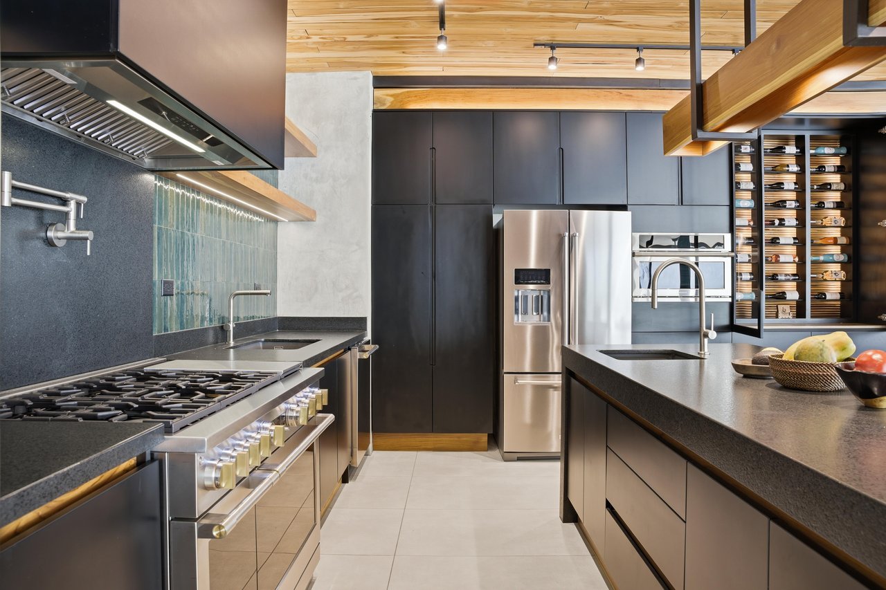 Casa Uchuva | Architectural Harmony of Wood, Stone, and Light