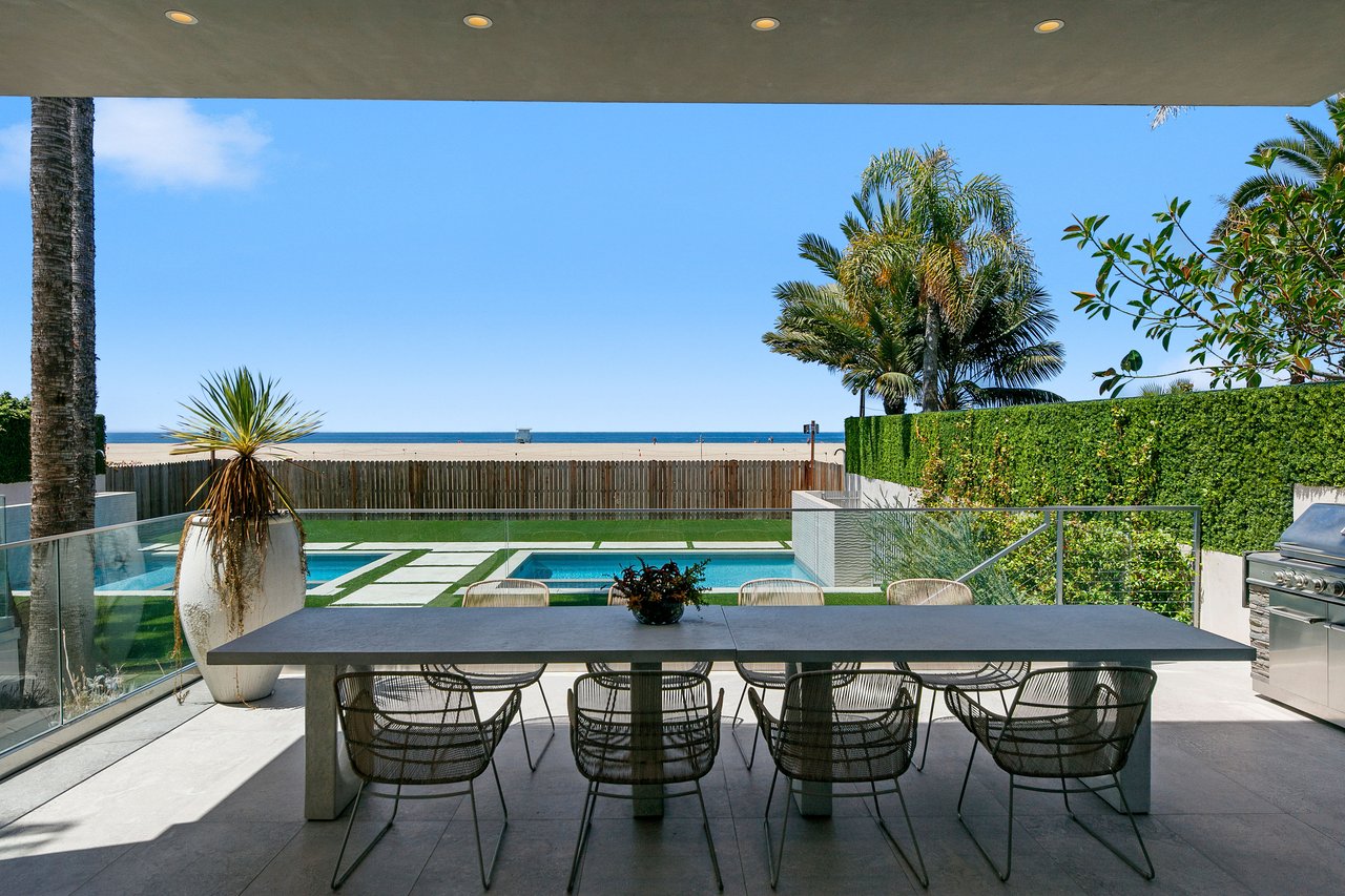 938 Palisades Beach Rd