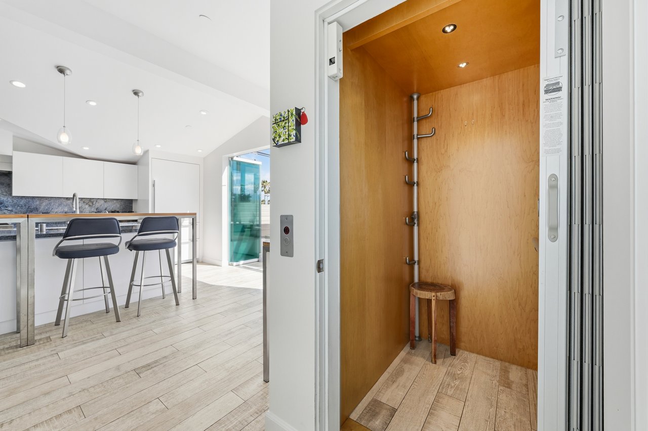419 E Balboa