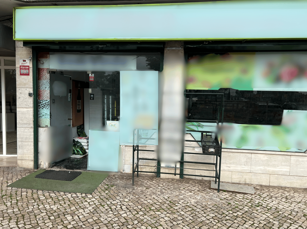 Prime Commercial Space Near Lisbon – Tenant in Place – 5% Annual Return