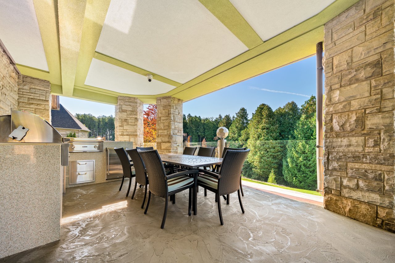  One-Of-A-Kind Residence 