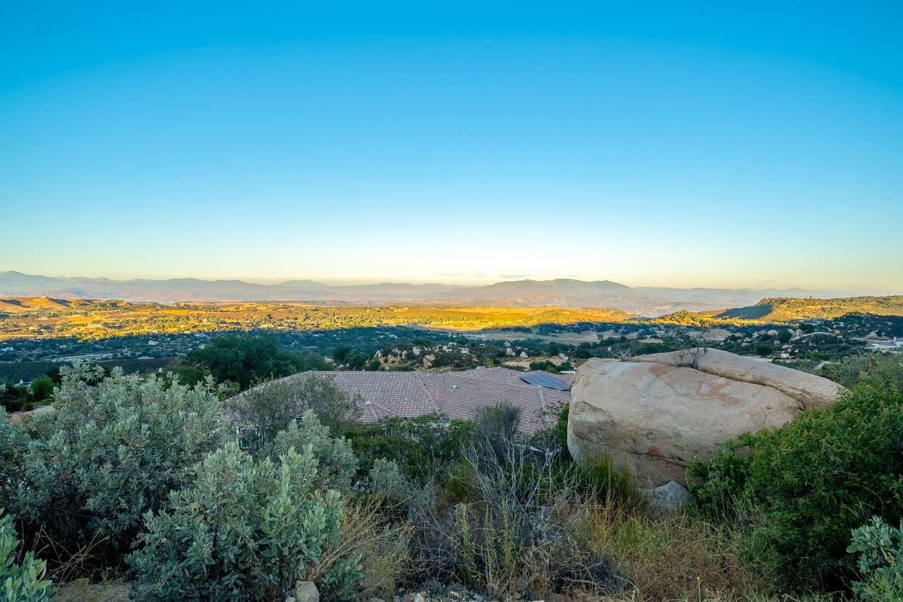 41612 Avenida de Encanto