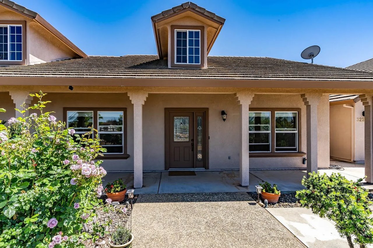 3221 Crestview Dr