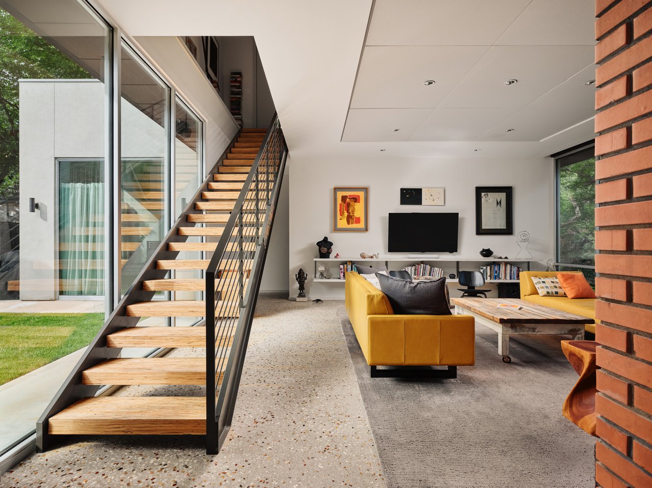 419 W Johanna St