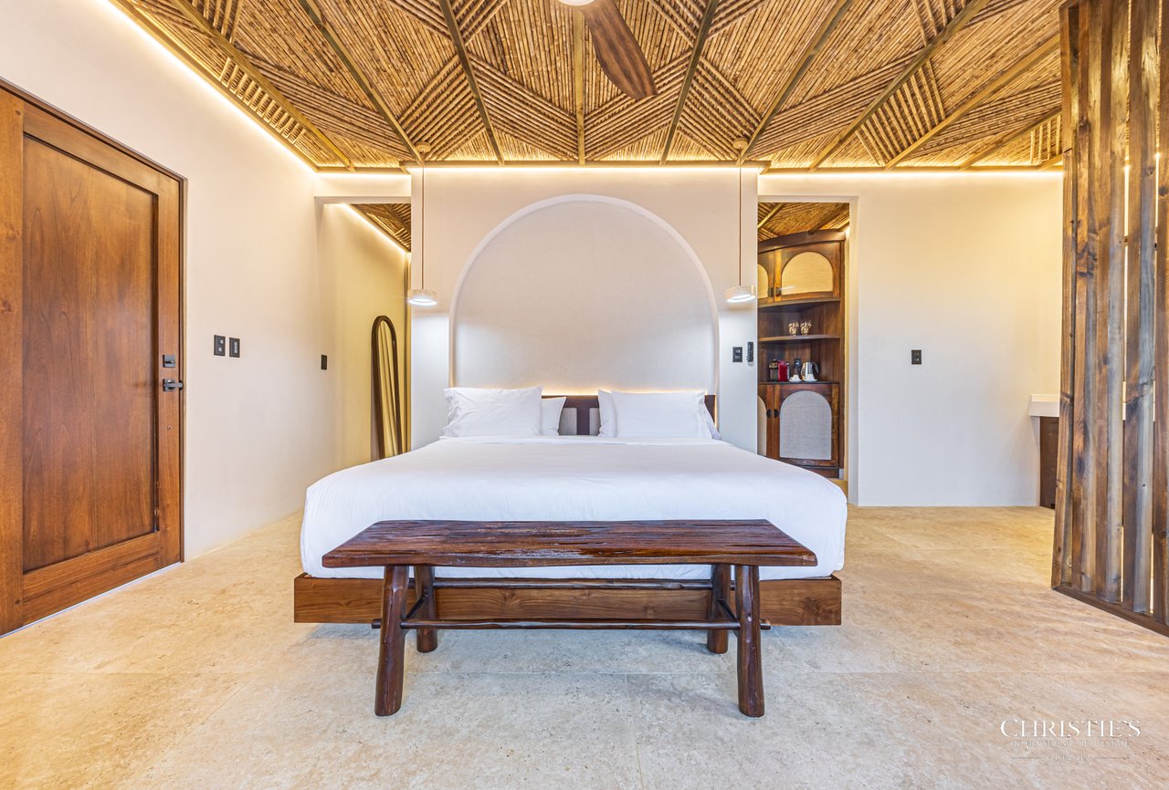 Luxury Hotel Boutique with Ocean Views | Walking distance to the beach | 13.2 Acres