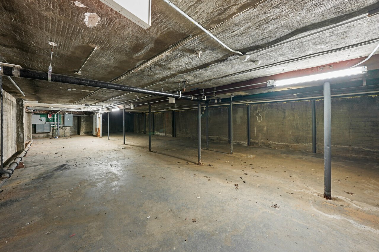 7809 Metropolitan Avenue