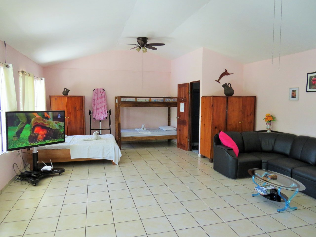 Fully equipped 4 Unit Apartment/Hotel complex 70 meters from the entrance to world-famous Marino Ballena National Park