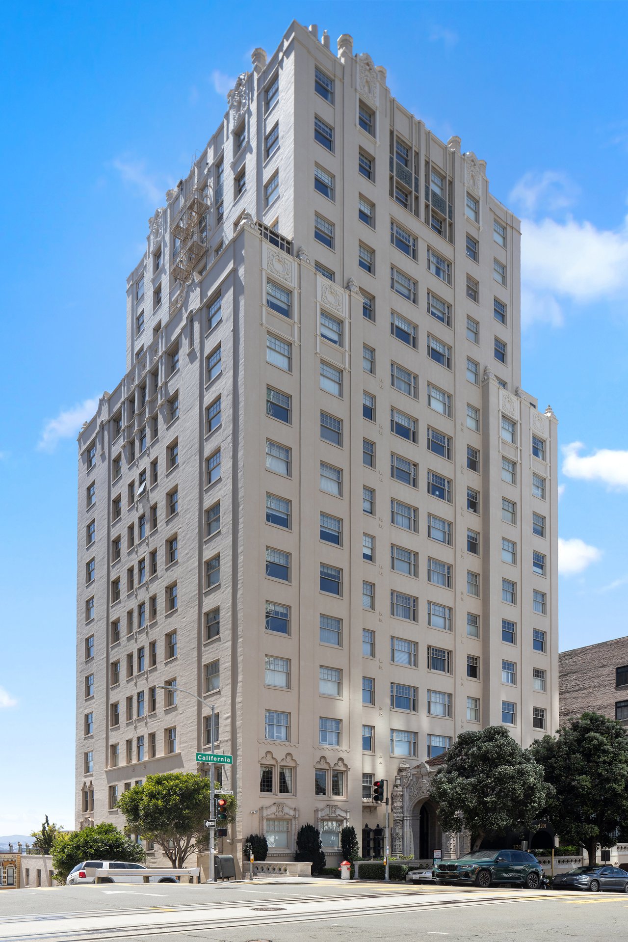 High-Floor Terrace Views Atop Nob Hill