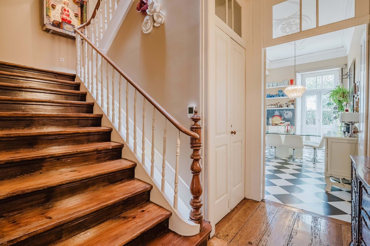 Beautifully Restored Townhouse Property with license for Short-Term rental in Bonfim, Porto