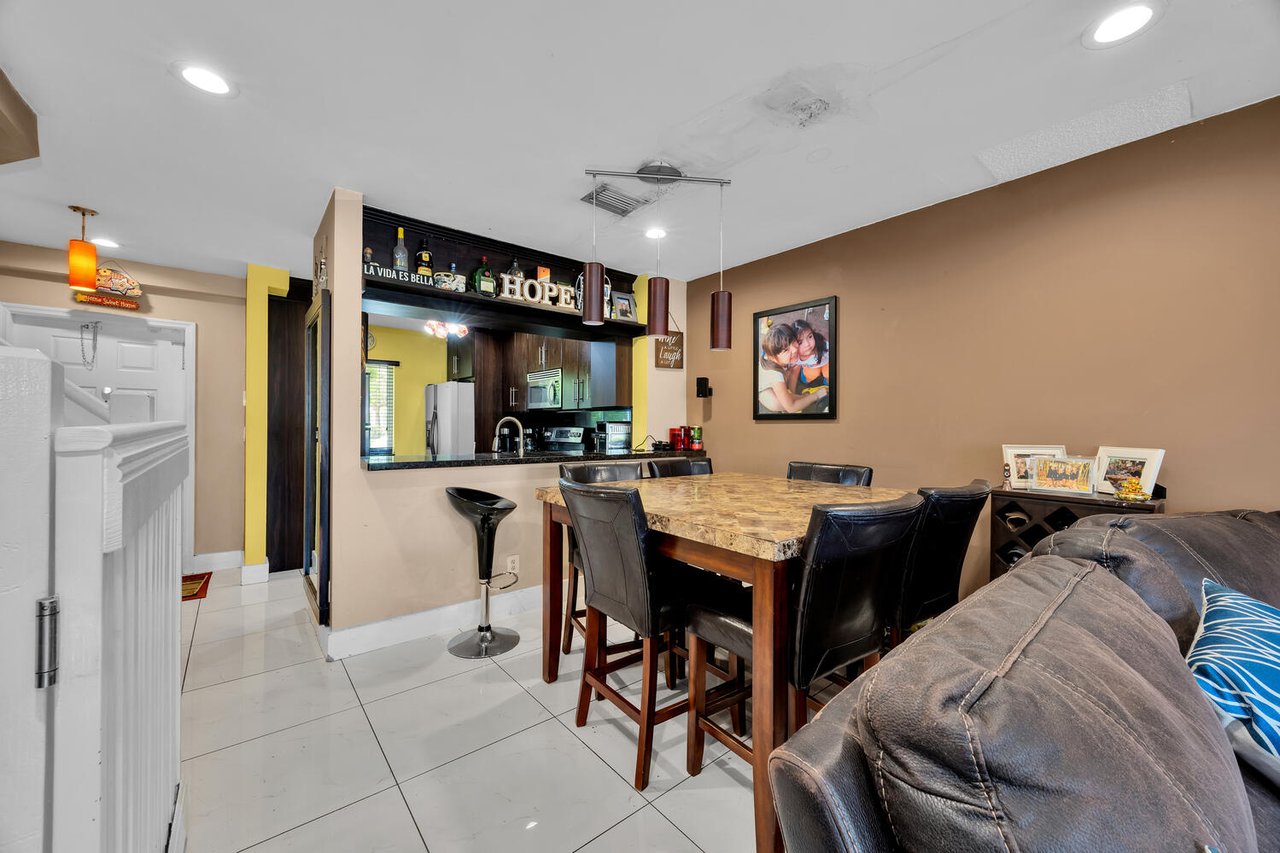 Lakefront Townhouse in Pembroke Pines