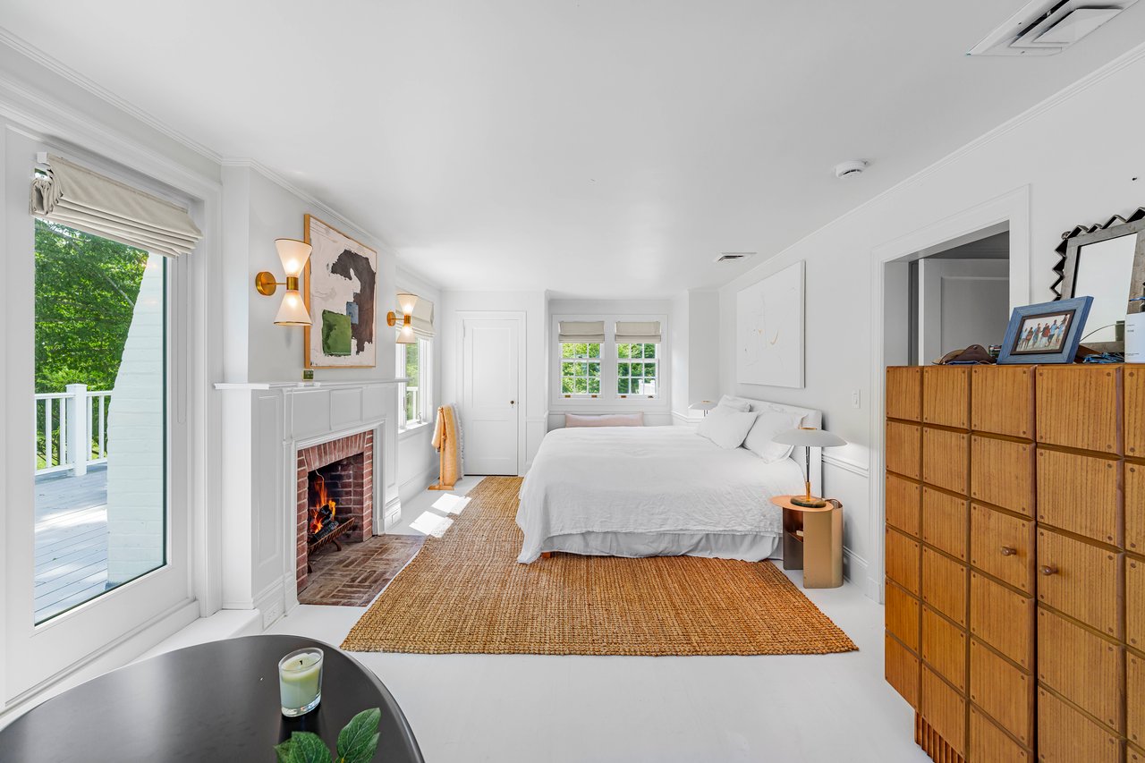 AN ELEGANT WATERFRONT ESCAPE