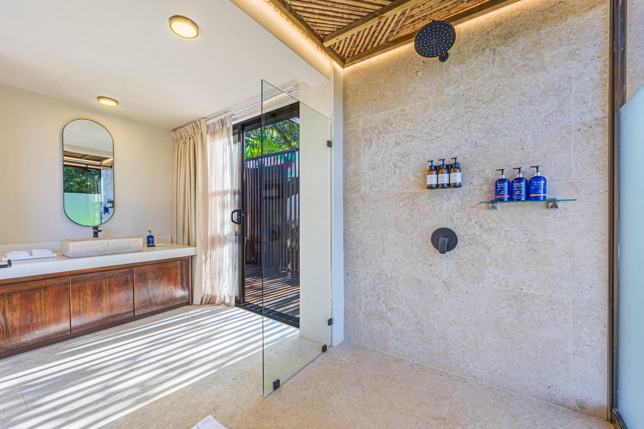 Luxury Hotel Boutique with Ocean Views | Walking distance to the beach | 13.2 Acres