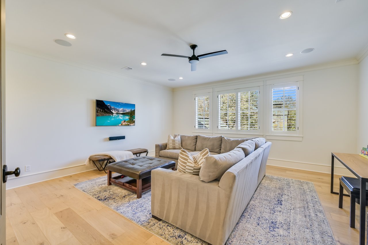 4907 Rollingwood Drive