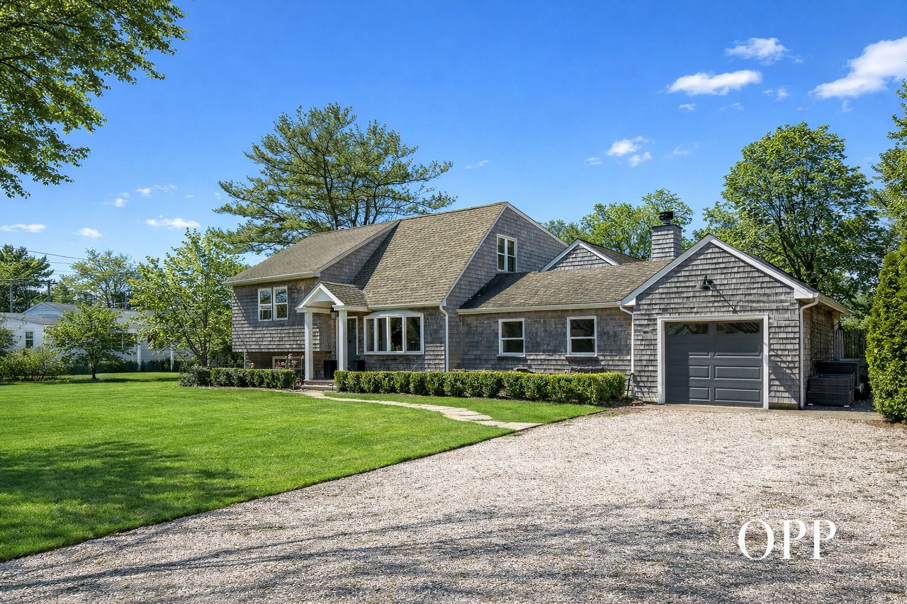 A Turnkey Mid-Century, Effortlessly Located in Bellport Village
