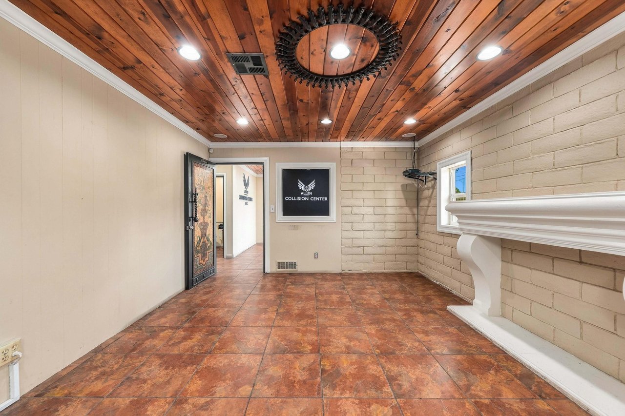 2823 N. San Fernando 