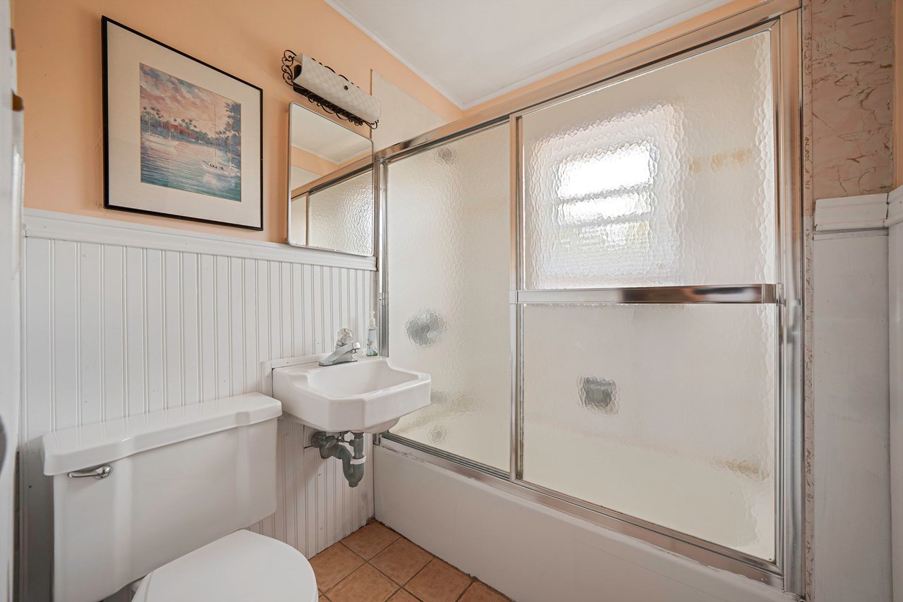 38 W Lighthouse Walk